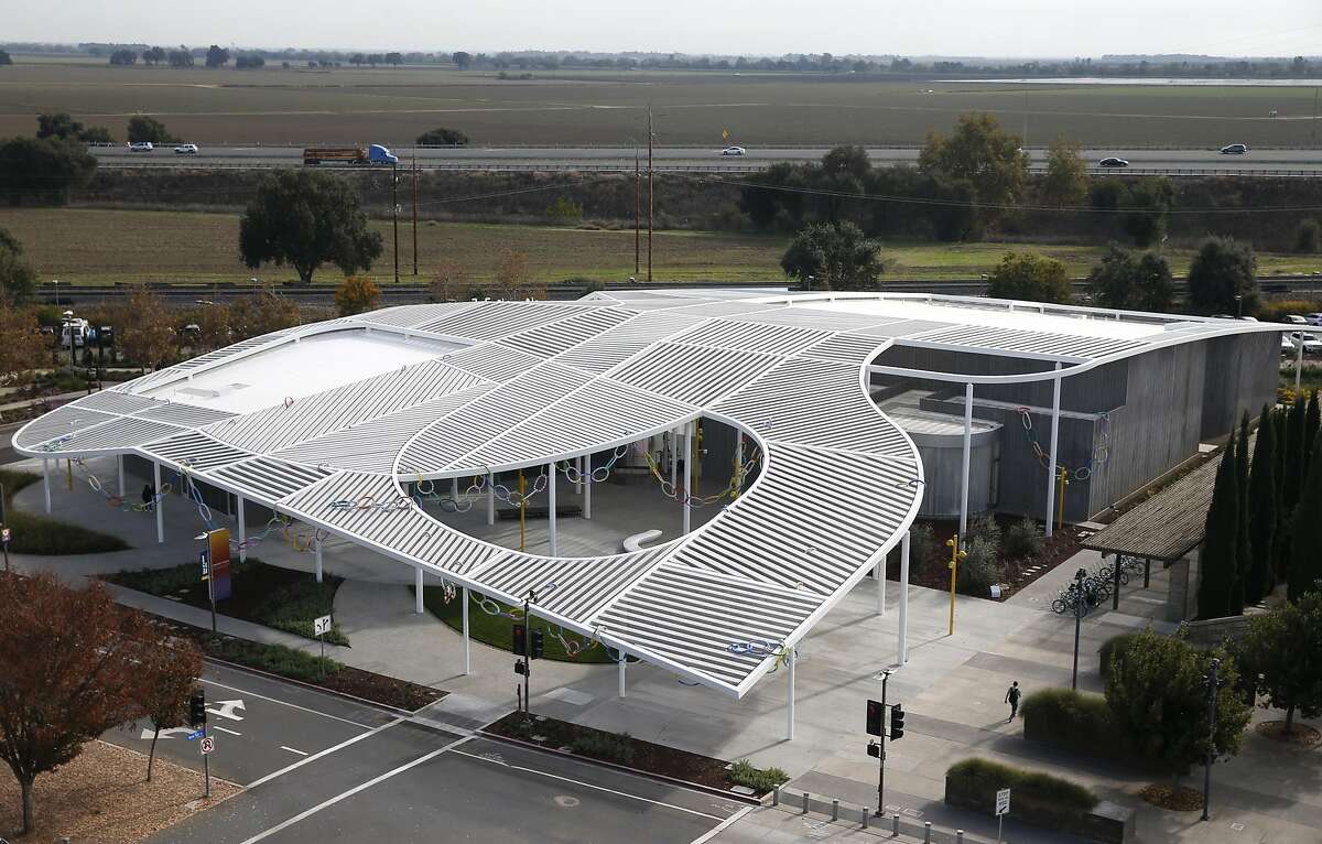 New UC Davis museum puts natural light to striking use