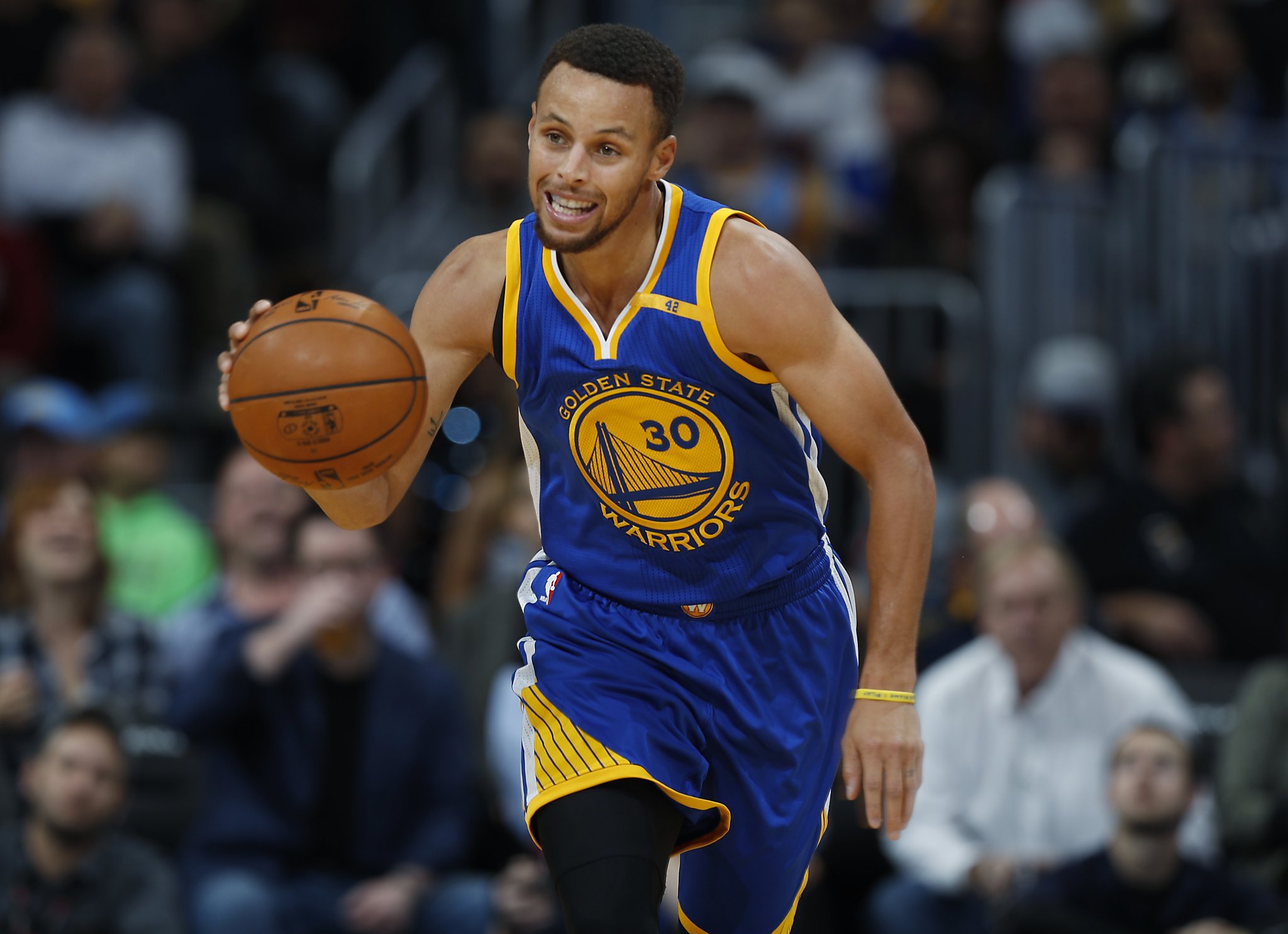 Stephen Curry powers Warriors to rout of Nuggets