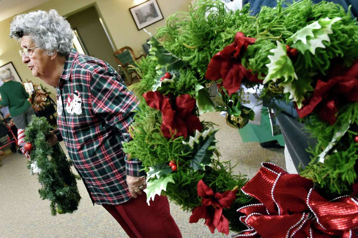 Contest Time to make a wreath and do good