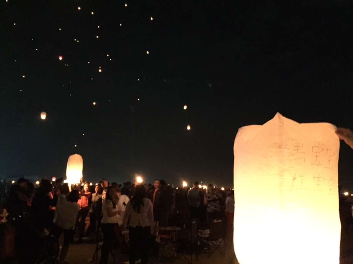 Hundreds gather to light the sky with lanterns at Baytown's Royal