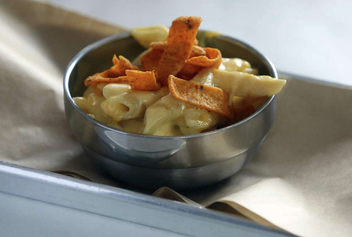 Yes, those are Fritos topping the tasty macaroni and cheese.