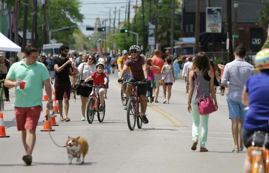 Un'iniziativa Go Healthy Healthy, Sunday Streets ha lo scopo di incoraggiare stili di vita più attivi. Foto: Melissa Phillip, Staff / © 2015 Houston Chronicle