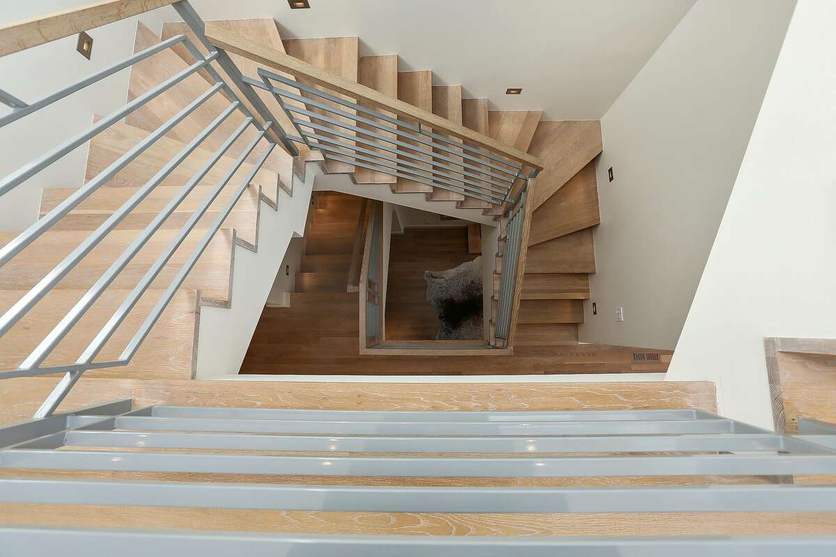 Contemporary view home awaits in Cow Hollow