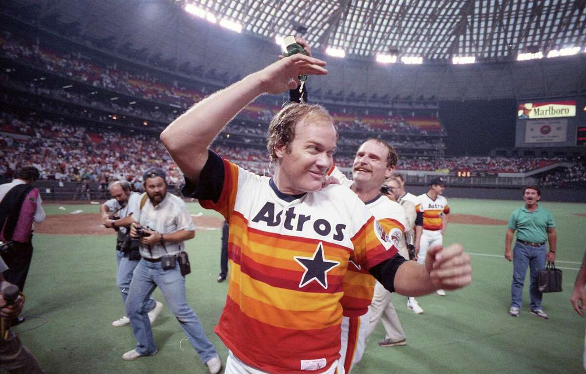 PHOTOS: Relive Mike Scott's no-hitter to clinch the 1986 National League West division title Astros pitcher Mike Scott celebrates after throwing a no-hitter in the Astrodome to clinch the NL Western Division title, Sept. 25, 1986. Browse through the photos for a look at Mike Scott's no-hitter that clinched the 1986 National League West division title.