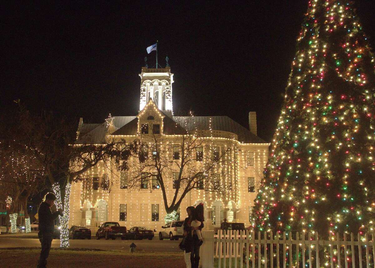 New Braunfels Christmas Parade 2022 Christmas Celebrated All Around Texas