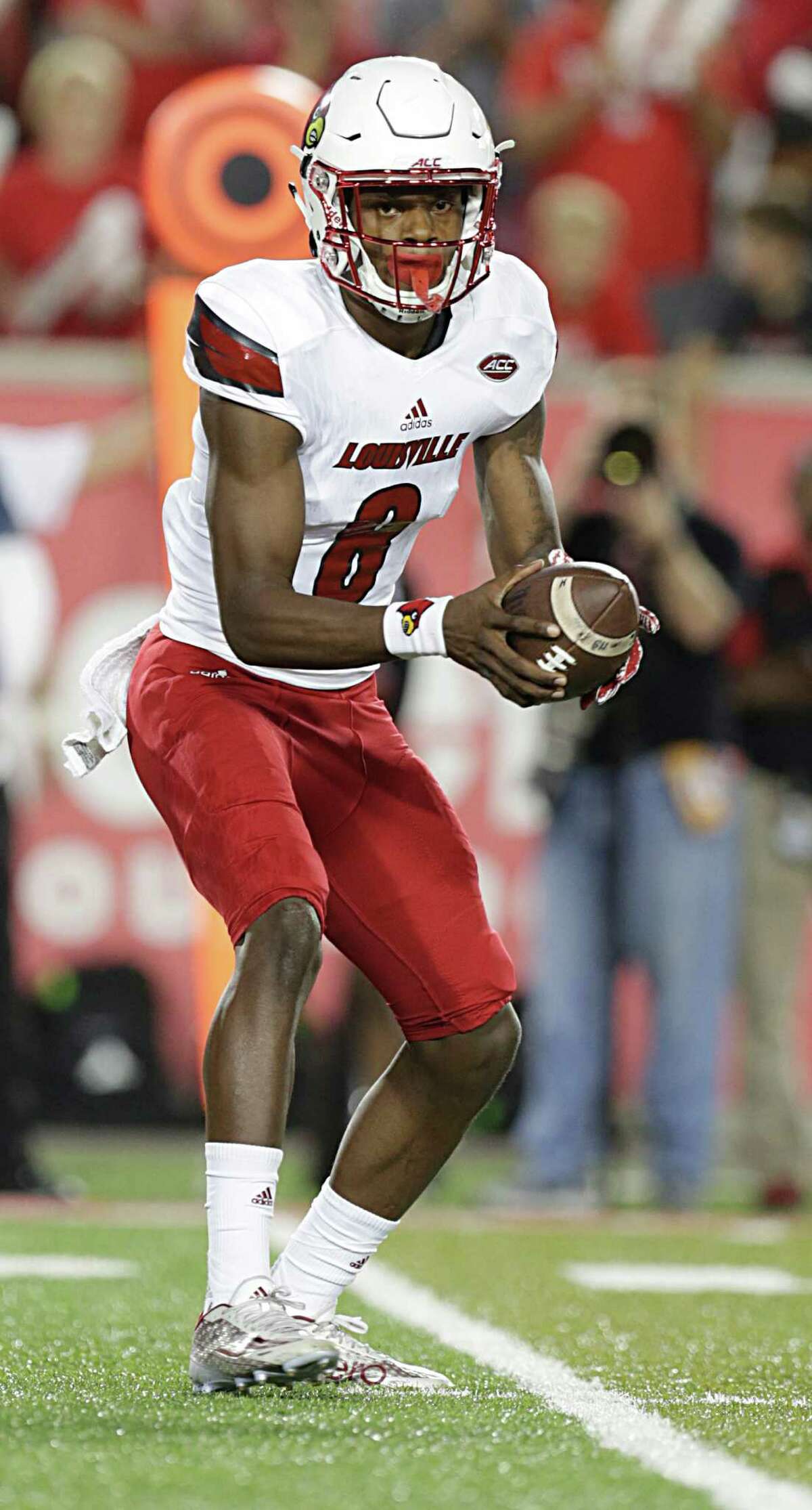 UH smothers Lamar Jackson in demolition of No. 5 Louisville