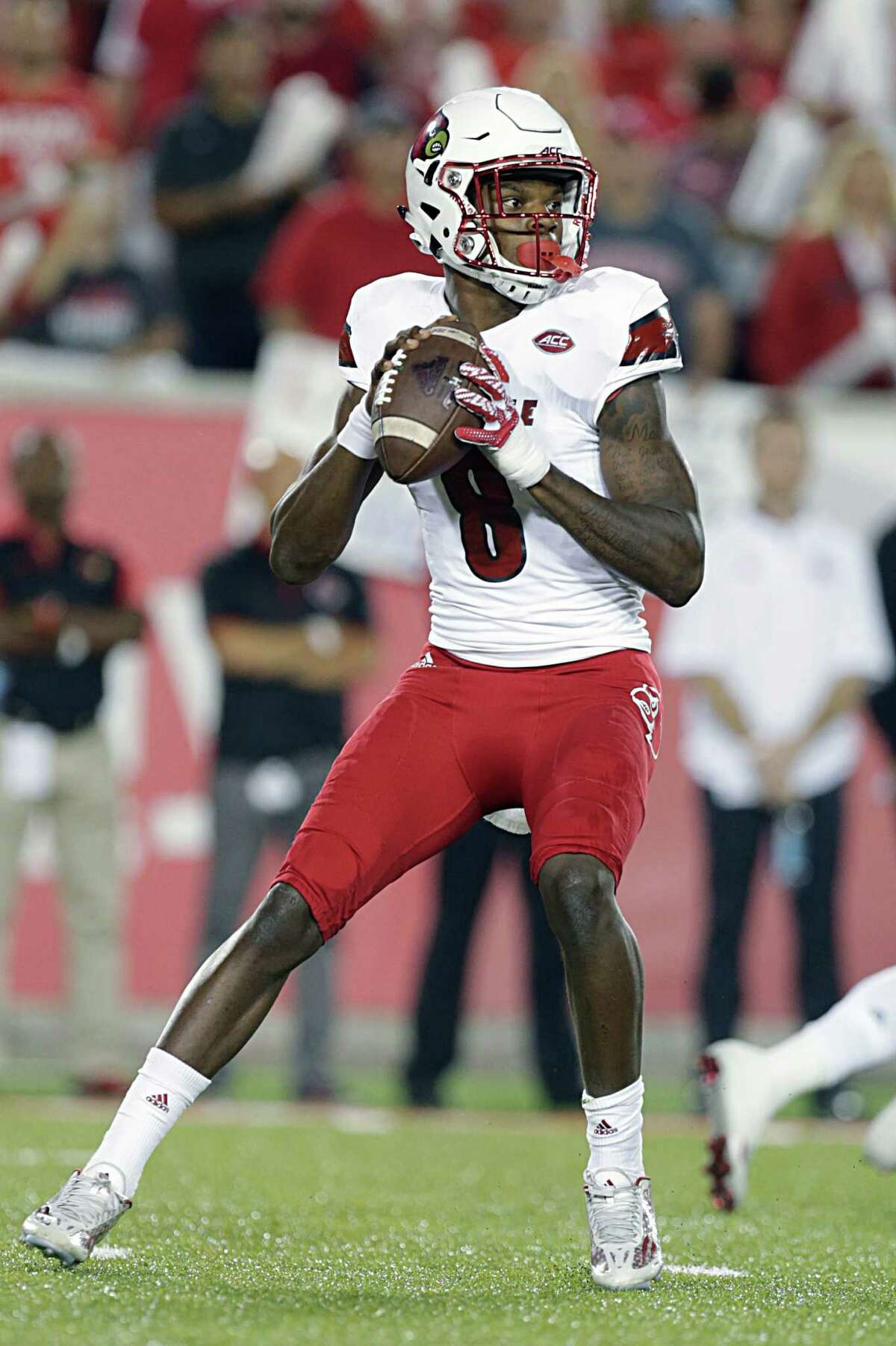 UH smothers Lamar Jackson in demolition of No. 5 Louisville