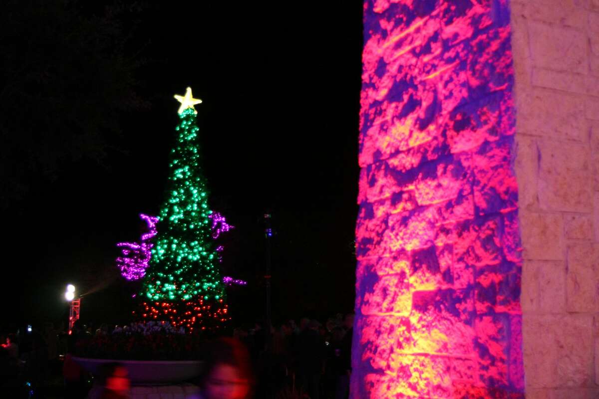 Santa makes early Christmas visit to San Antonio's JW Marriott Saturday