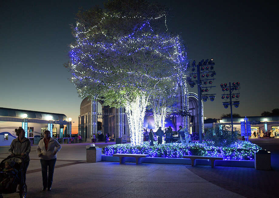 Photos SeaWorld San Antonio decked its halls with 5 million Christmas