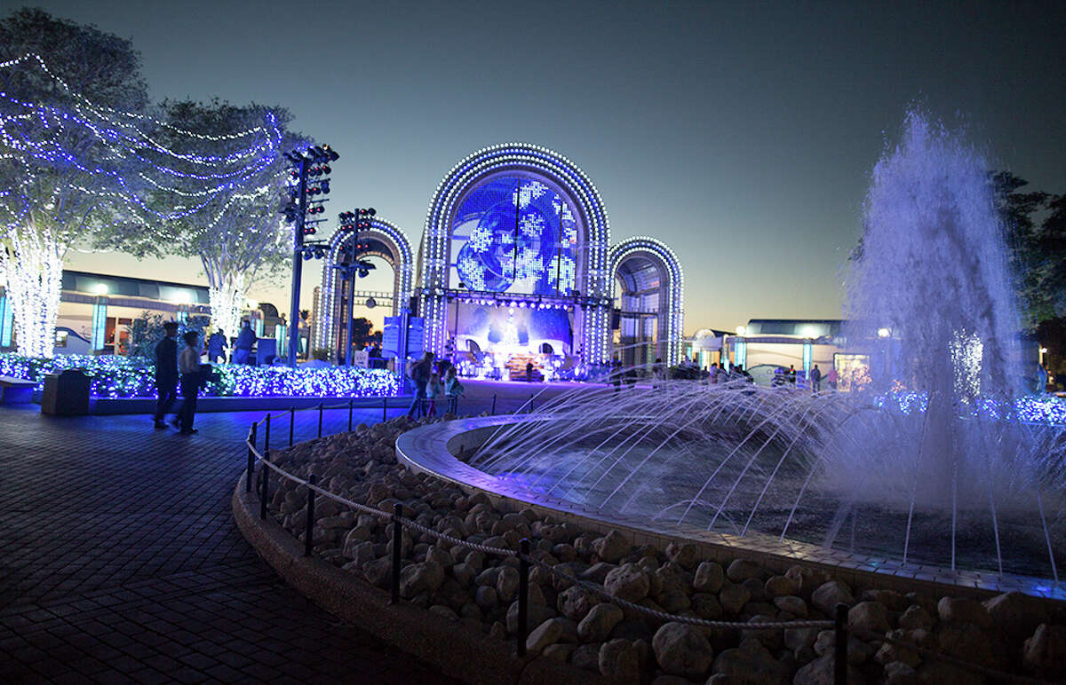 Photos SeaWorld San Antonio decked its halls with 5 million Christmas