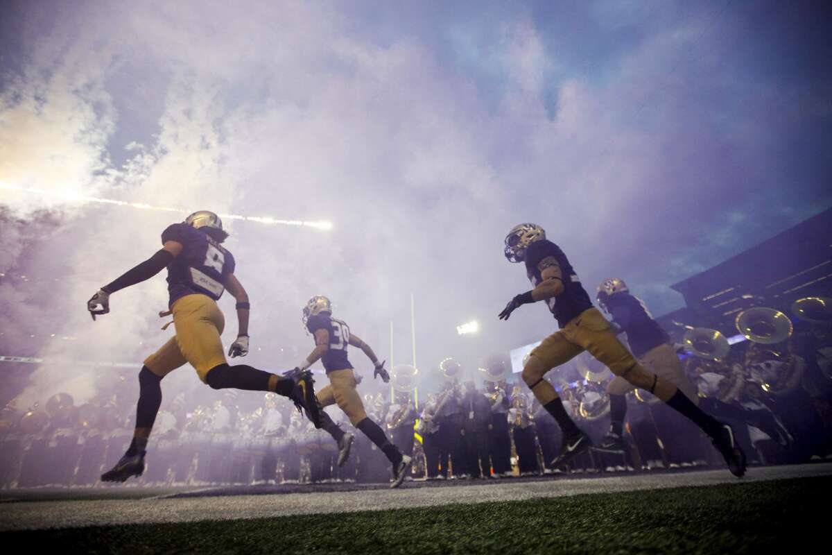 Washington Huskies football team unveils new all-black alternate uniform