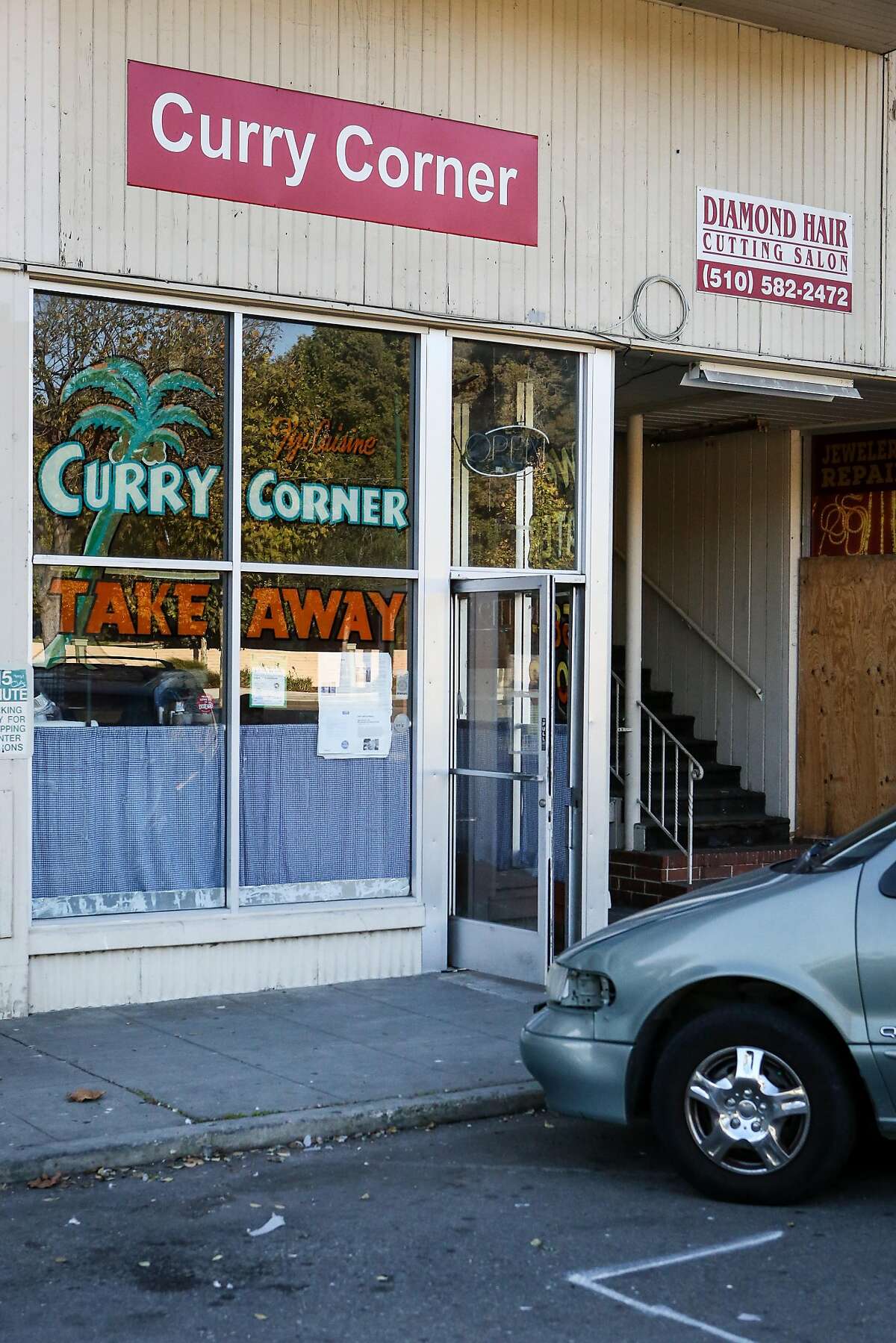 Tiny Curry Corner in Hayward feels the love for the last time