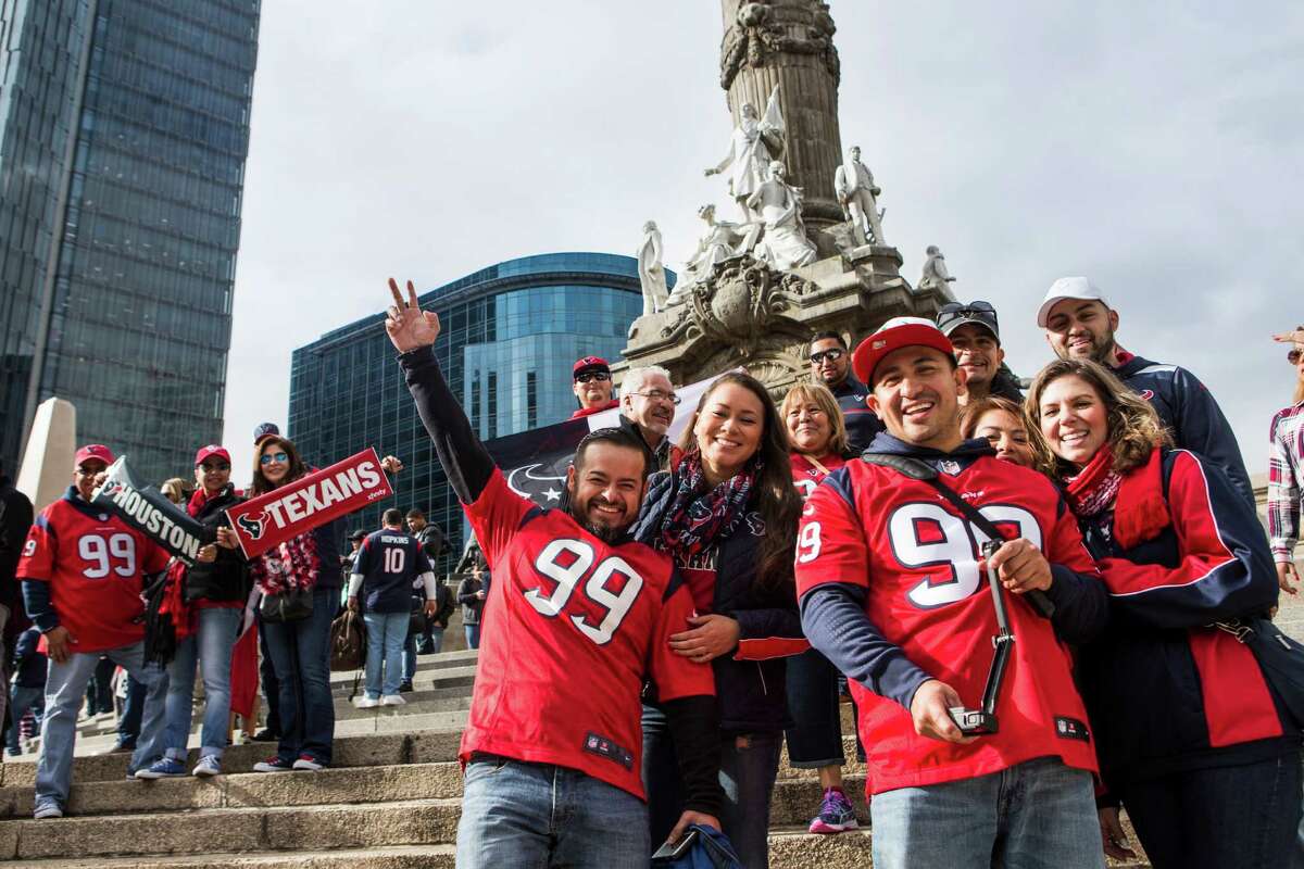 Houston Texans fans gather for a Traveling Texans photo at the Angel de la Independencia monument on Sunday, Nov. 20, 2016, in Mexico City.