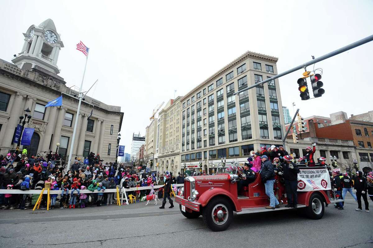 Stamford parade goes on but grounds balloons