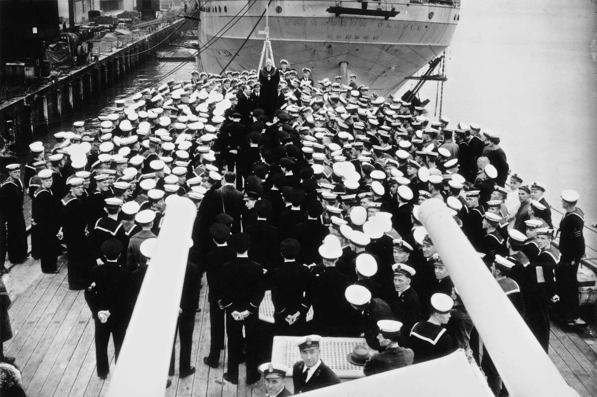 The deputy mayor of Plymouth welcomes the crew of the British Royal Navy Leander-class light cruiser, HMS Ajax, on their return from the Battle of the River Plate in the South Atlantic, 31st January 1940. The actions of HMS Ajax, along with HMNZS Achilles and HMS Exeter during the battle, forced the captain of the German cruiser Admiral Graf Spee to scuttle his ship in Montevideo harbour on 17th December 1939. (Photo by Keystone/Hulton Archive/Getty Images)
