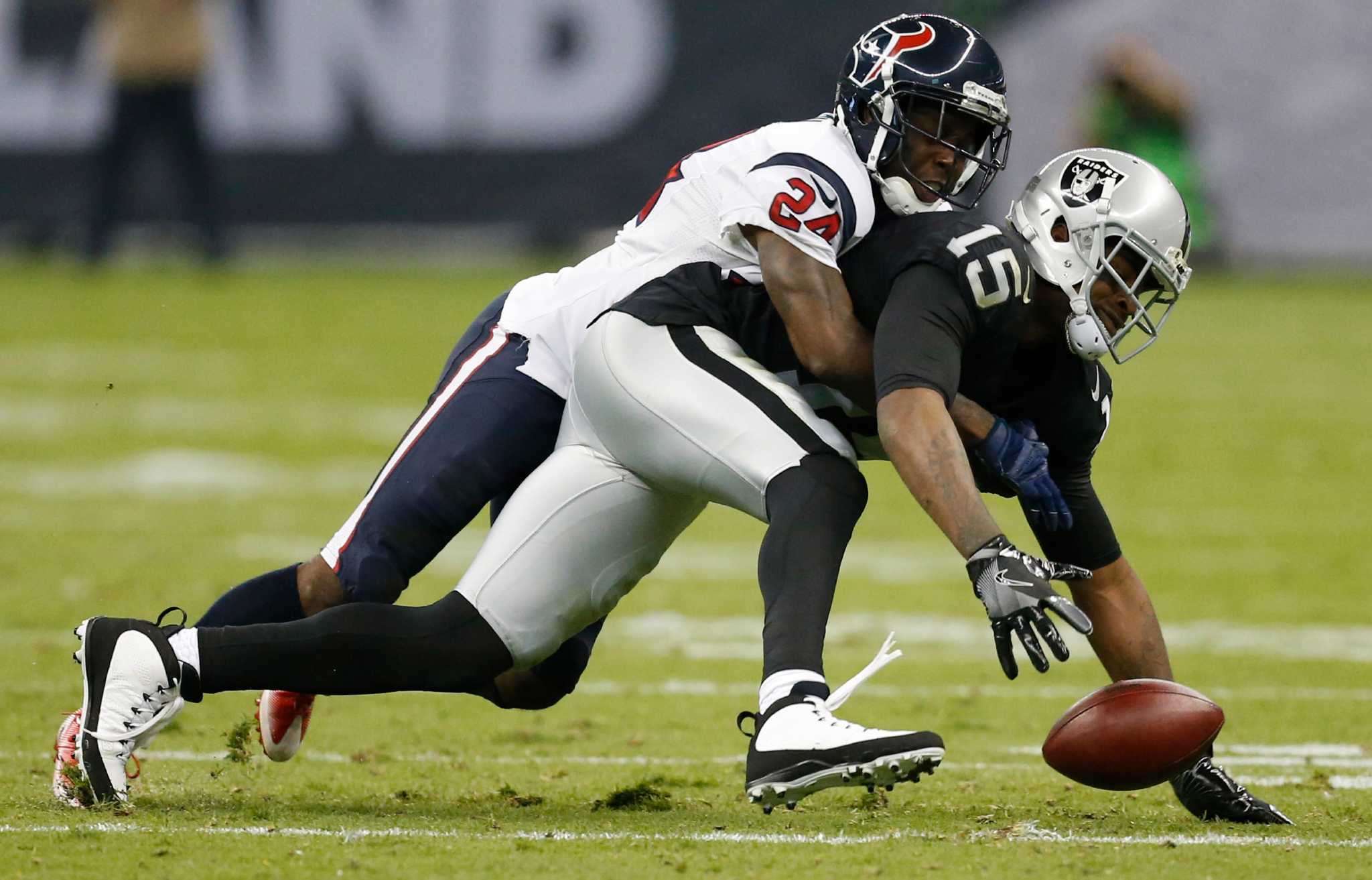 Fan shines green laser on Texans QB Brock Osweiler during game - The Boston  Globe