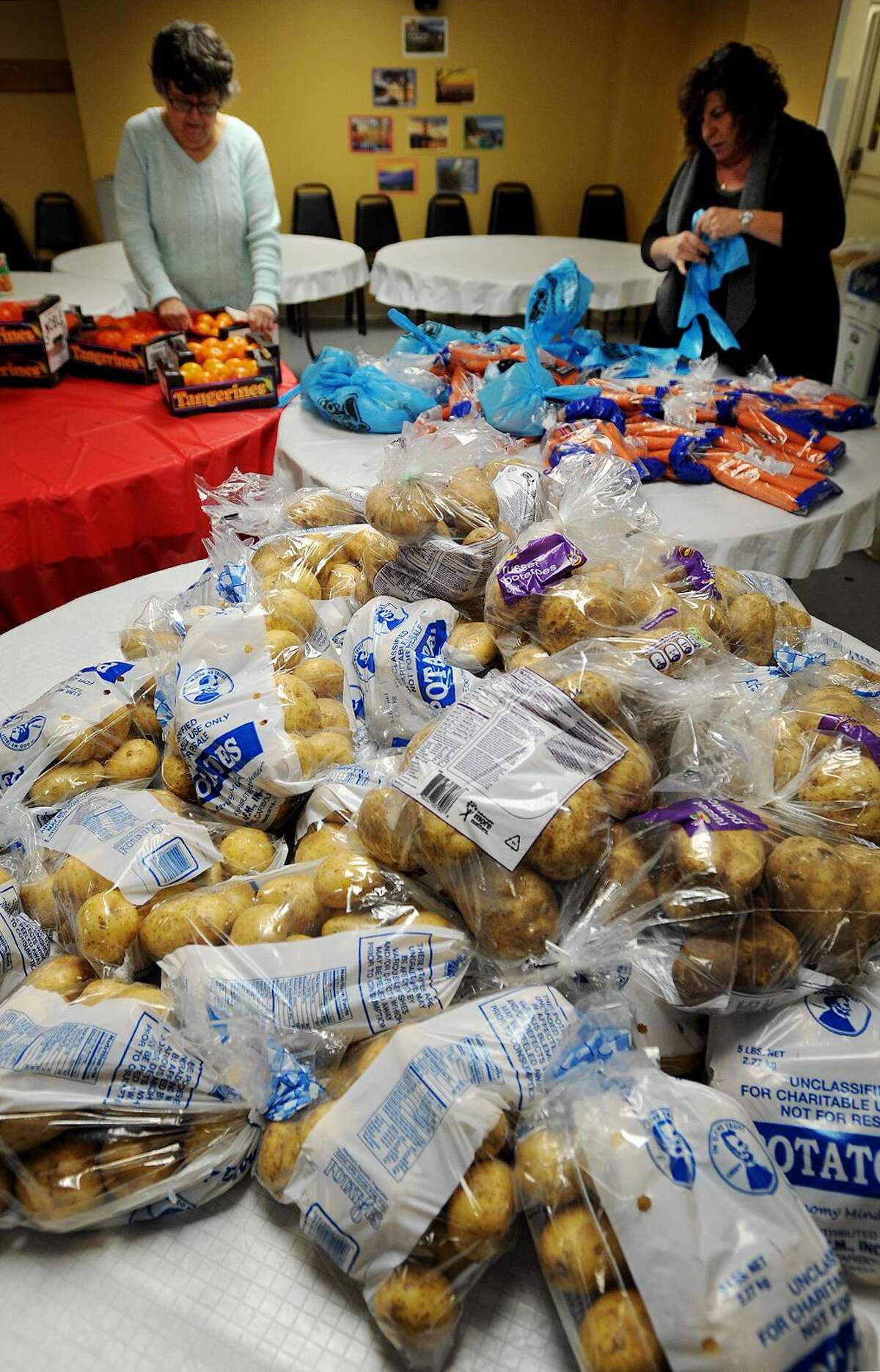 Trumbull, Monroe food pantries bring Thanksgiving to needy