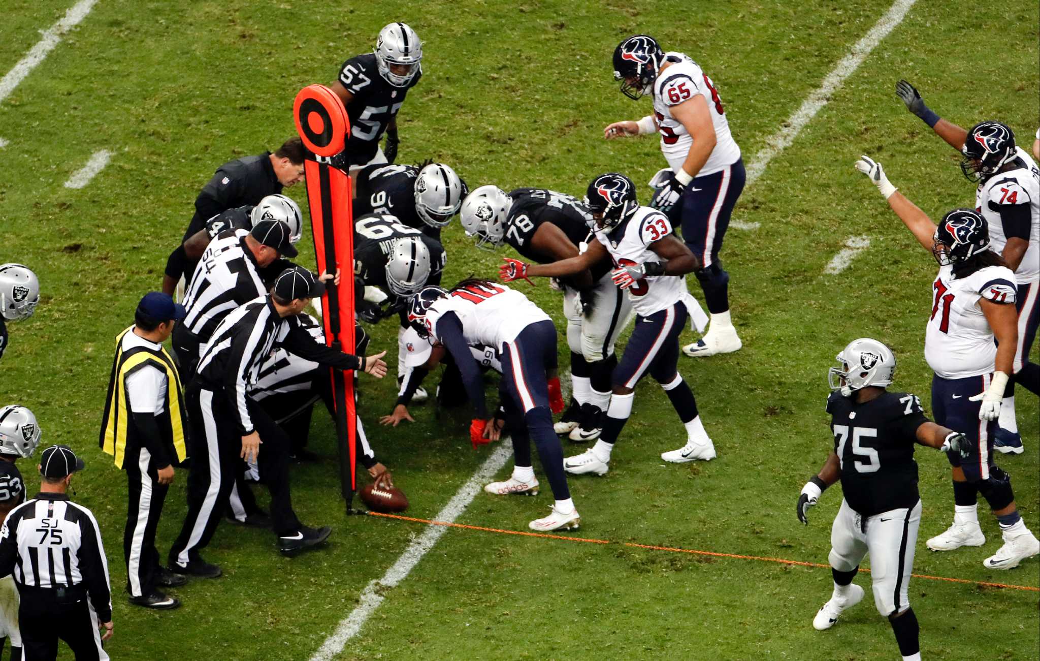 Green lasers distract NFL players at festive game in Mexico City