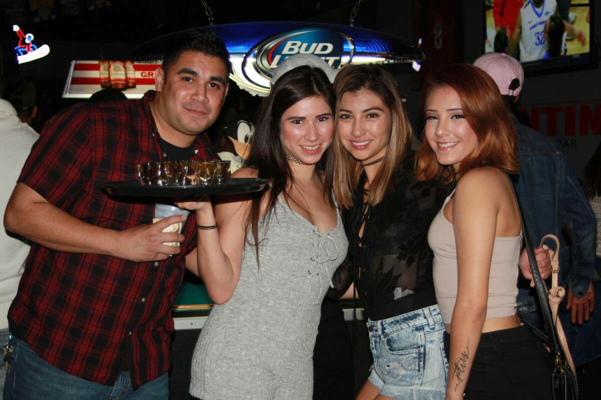 San Antonio’s college crowd shook off school stress by hitting up Cantina Sports Bar and Grill’s “Thanksgiving Kick Off” on Tuesday, Nov. 22, 2016.