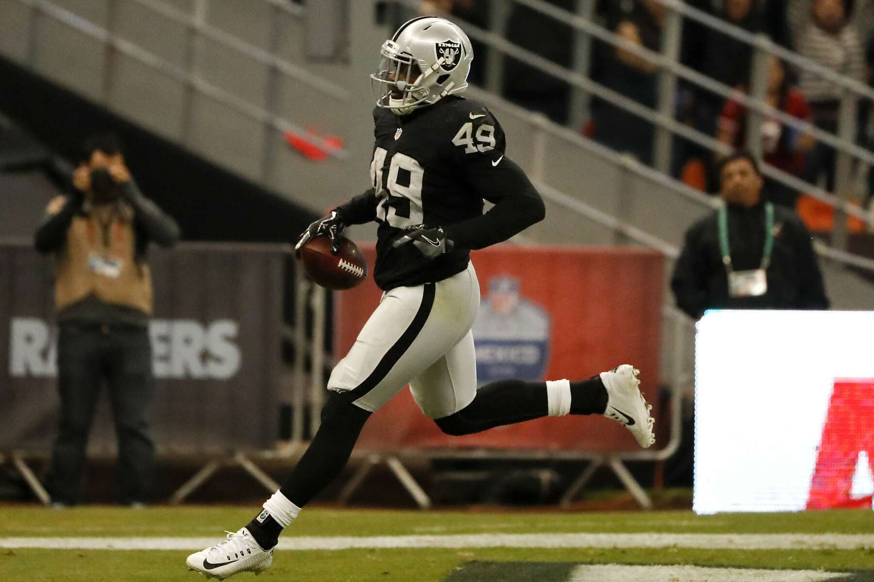 Oakland Raiders fullback Jamize Olawale (49) is congratulated by