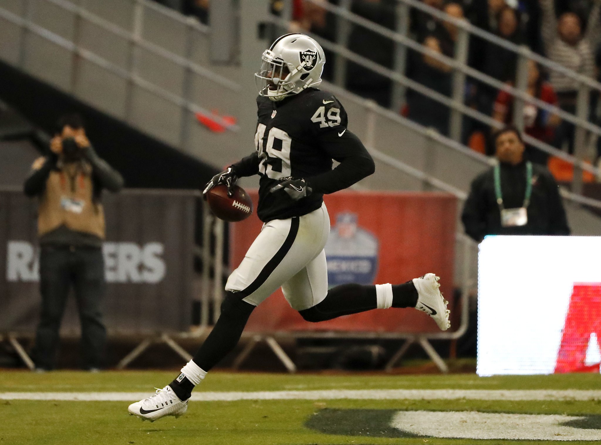 Raiders fullback Jamize Olawale proving his value