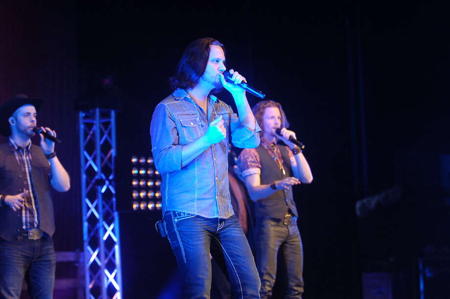 tim foust a nederland native performs as a member of a cappella group home - Free Country Christmas Music tim foust a nederland native performs as a member of a cappella group home - Free Country Christmas Music