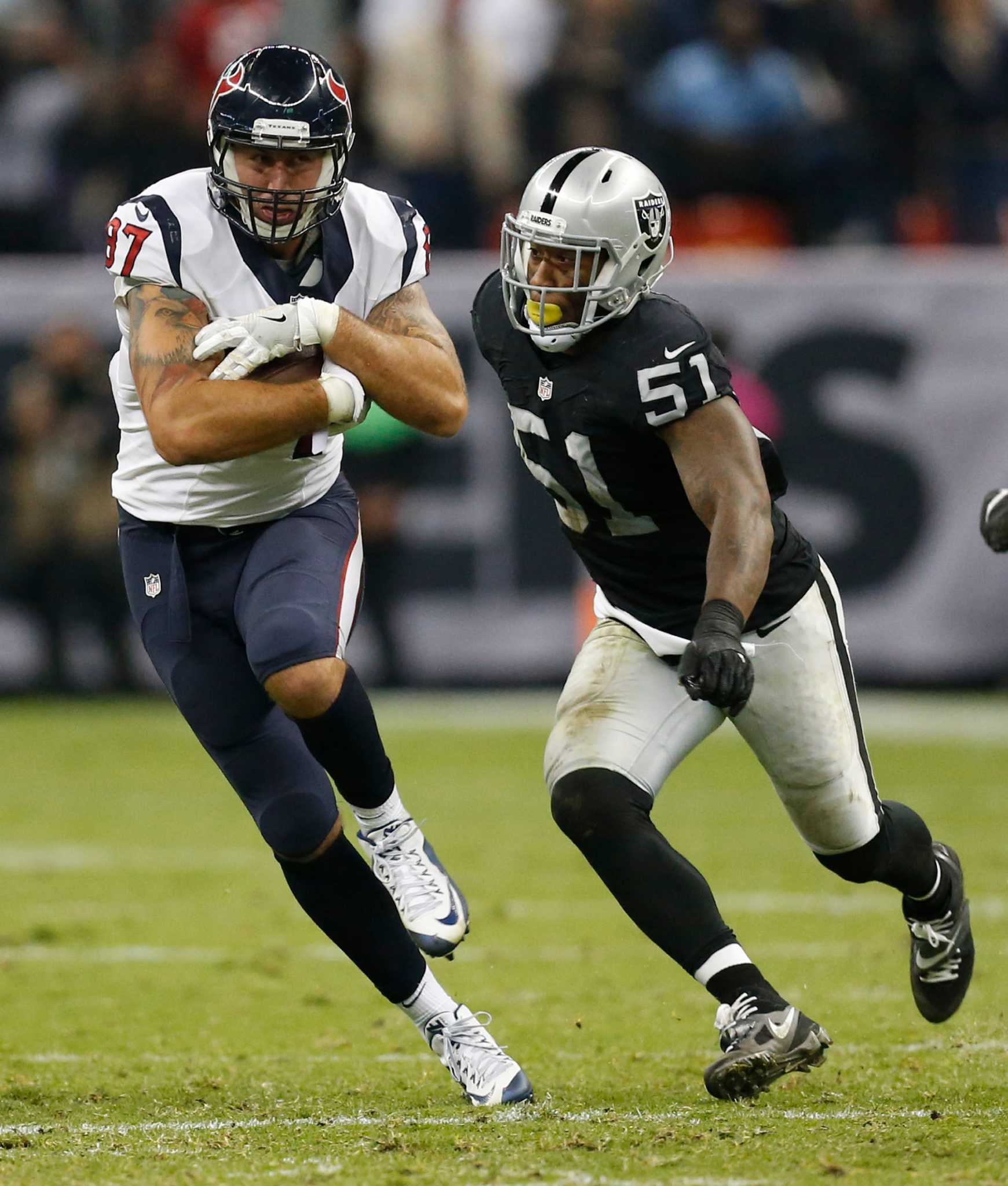 Raiders wake up in fourth quarter to grab 27-20 win over Texans in Mexico