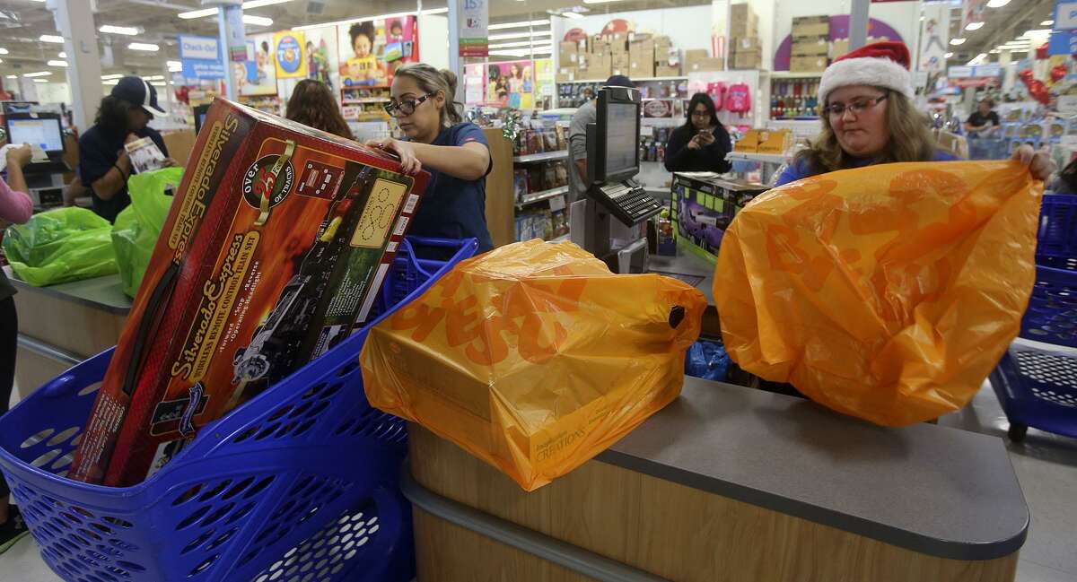 Shoppers out early in San Antonio in search of Black Friday deals
