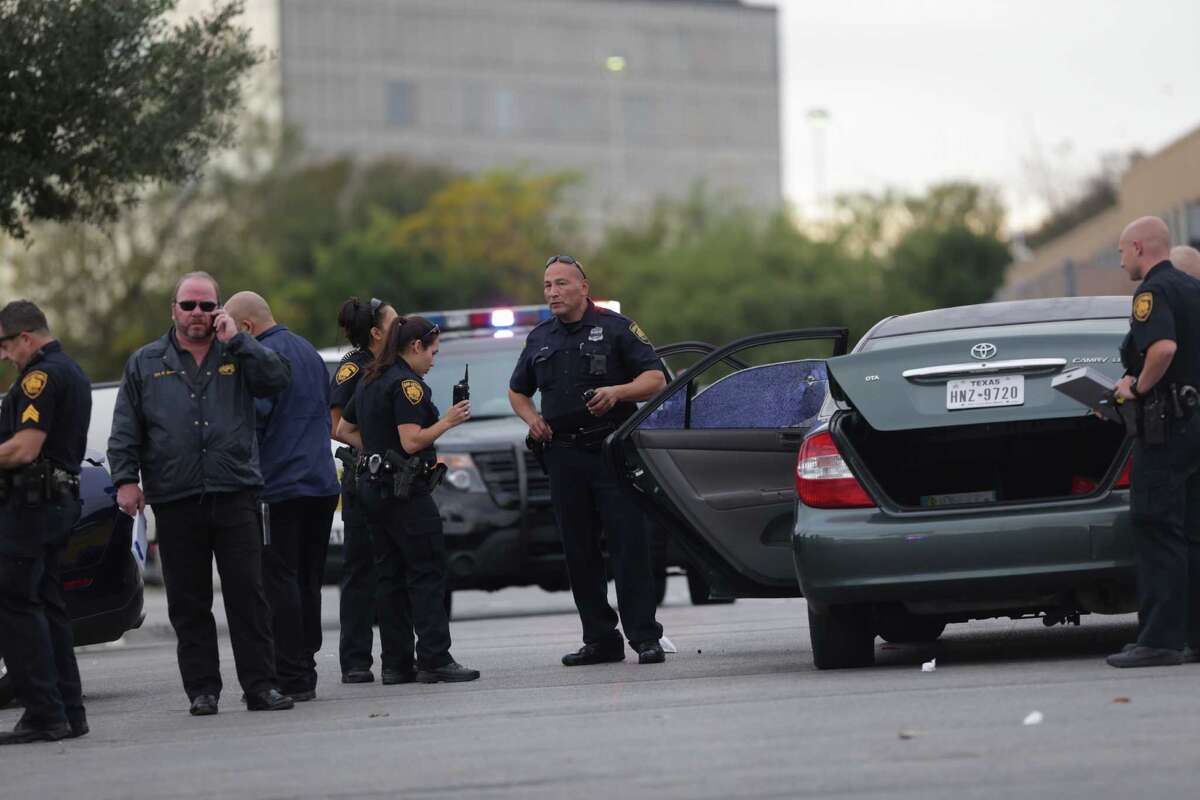 SAPD Good Samaritan fatally shot outside Northwest Side Walmart