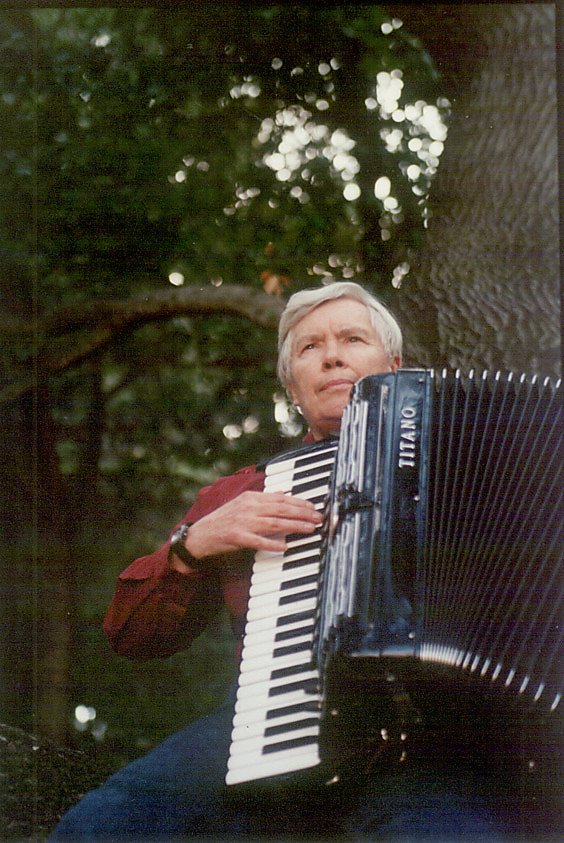 Pauline Oliveros, musical performer and experimentalist, dies