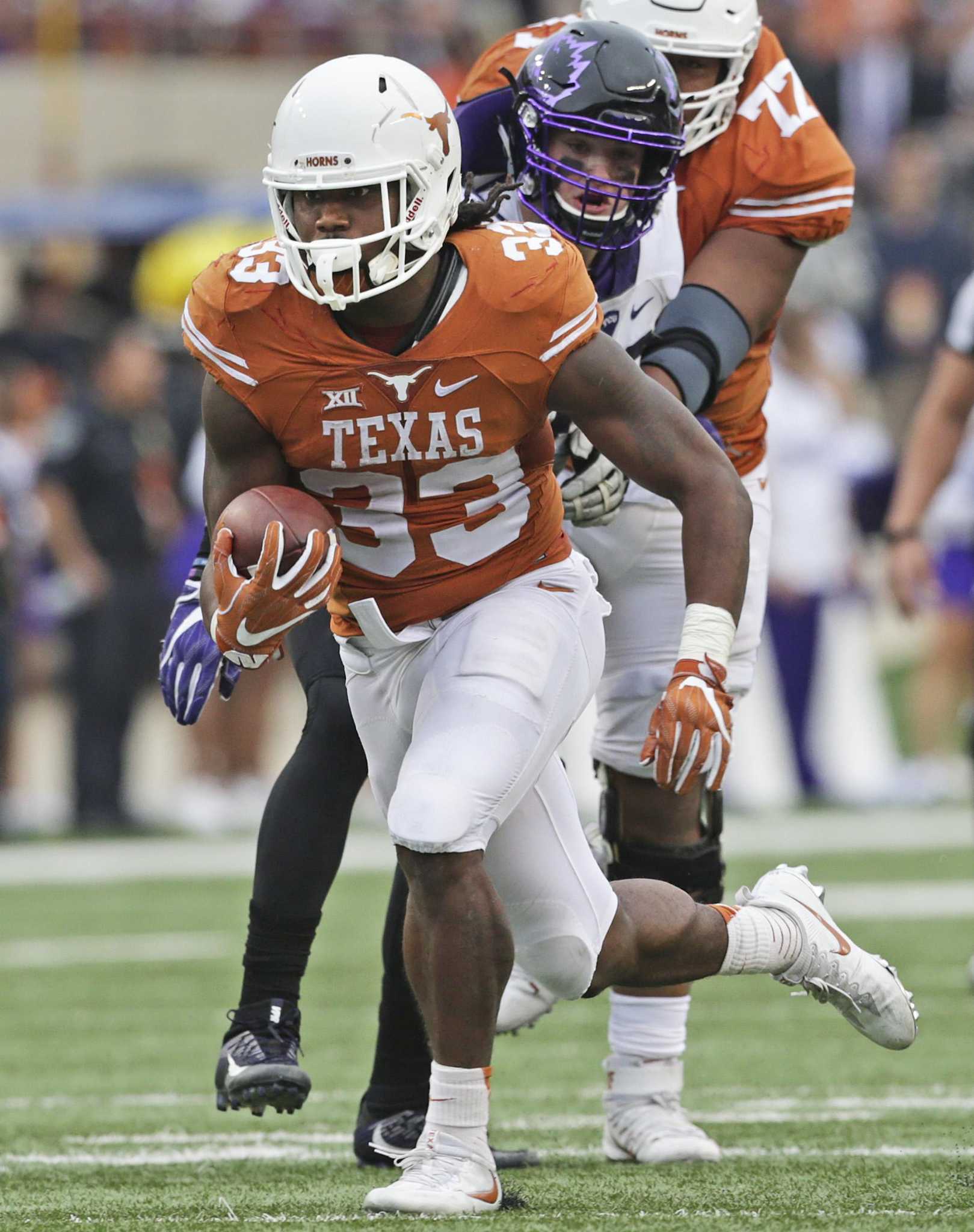 RB D'Onta Foreman revealed his infant son died during final season ...