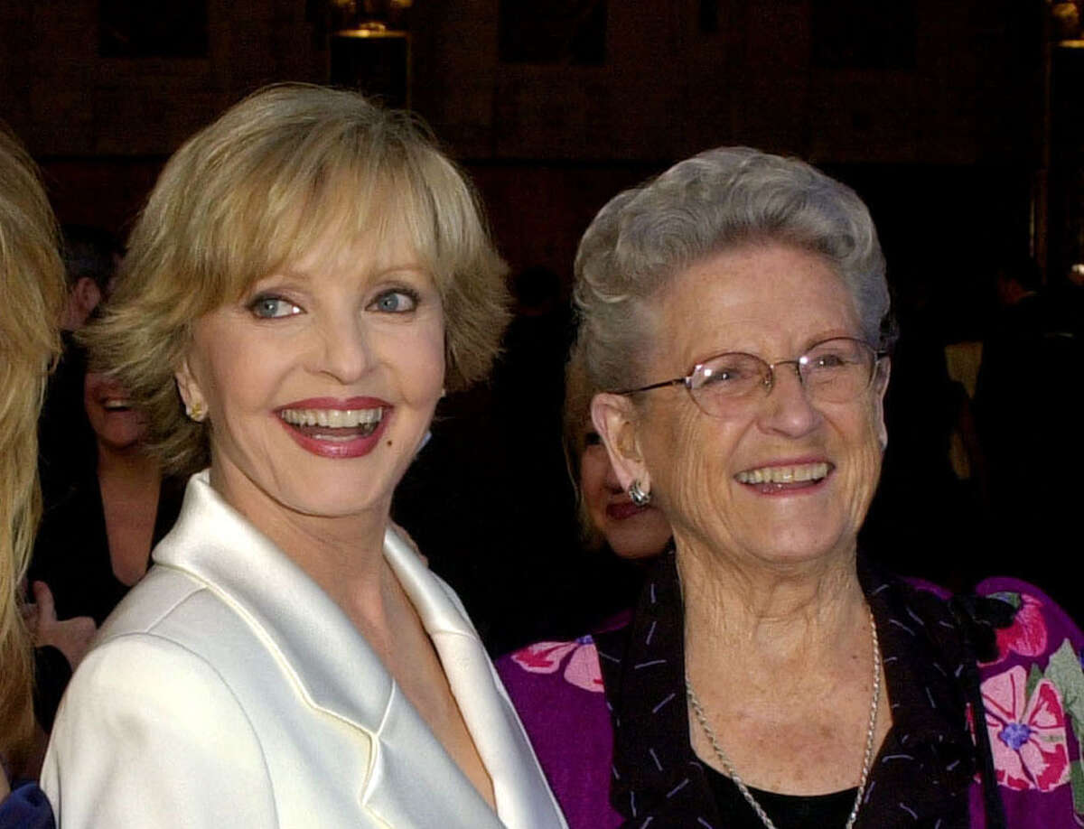 Florence Henderson, Upbeat Mom of 'The Brady Bunch,' Dies at 82 - The New  York Times