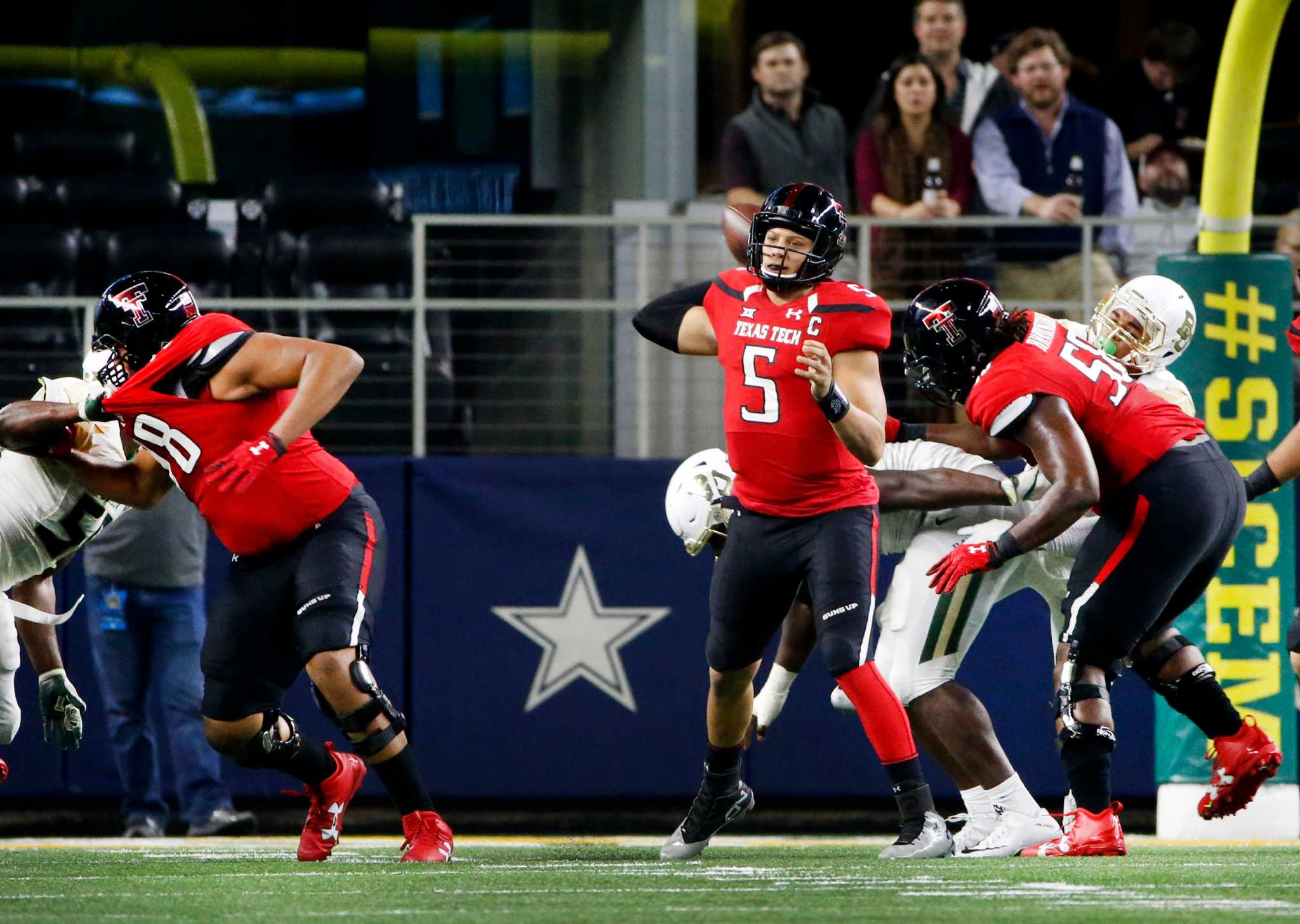 Mahomes Throws 6 TDs To Lead Texas Tech Past Baylor