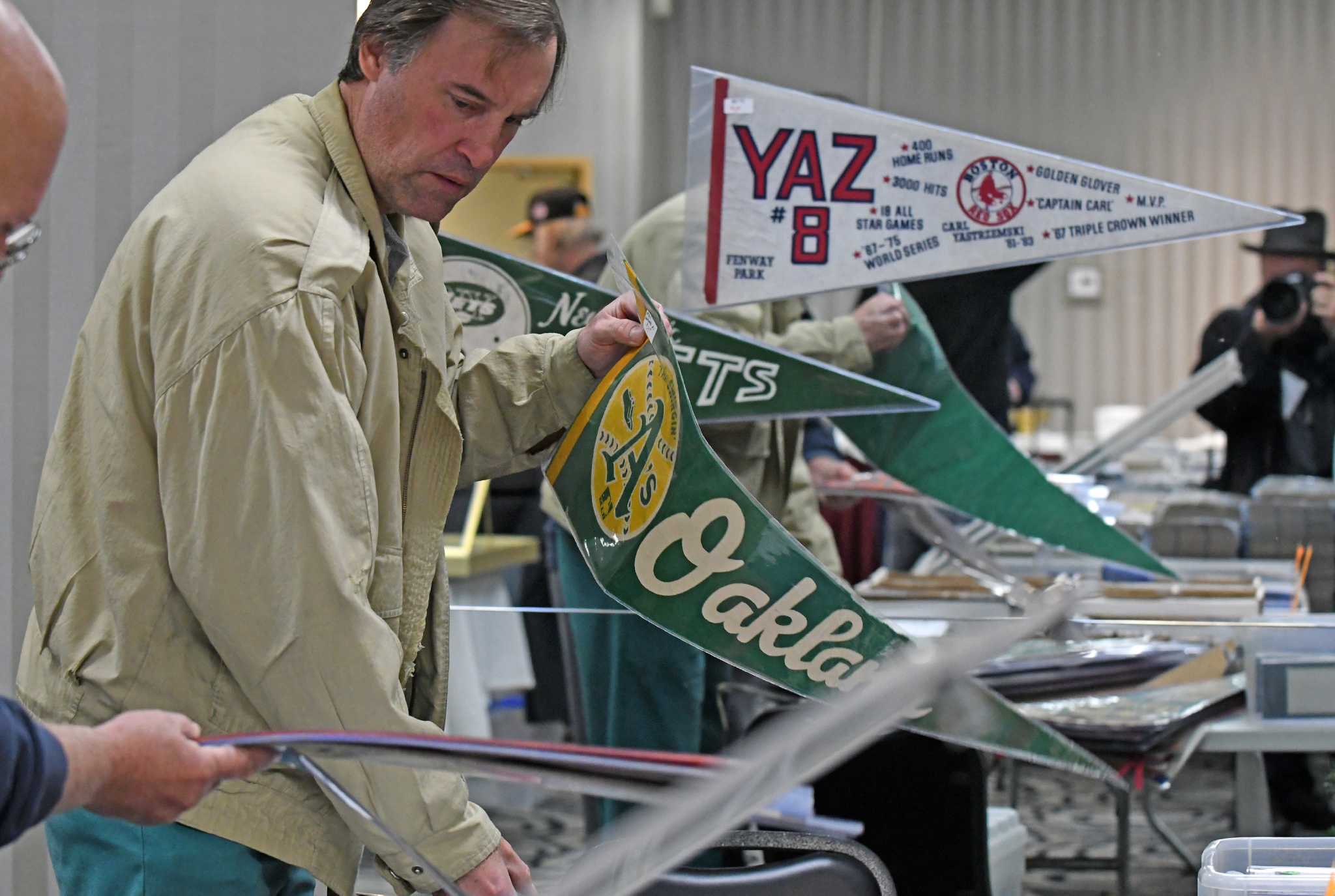 Photos Sports memorabilia show in Albany