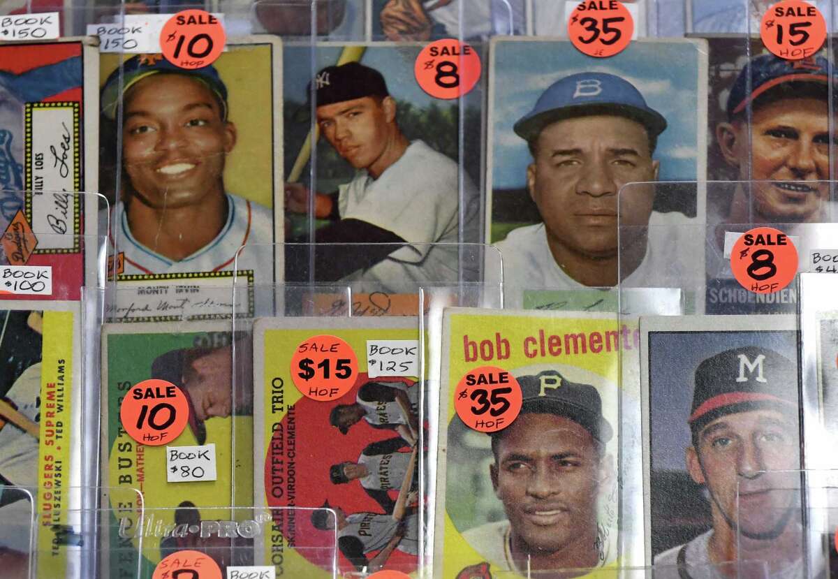 Photos Sports memorabilia show in Albany
