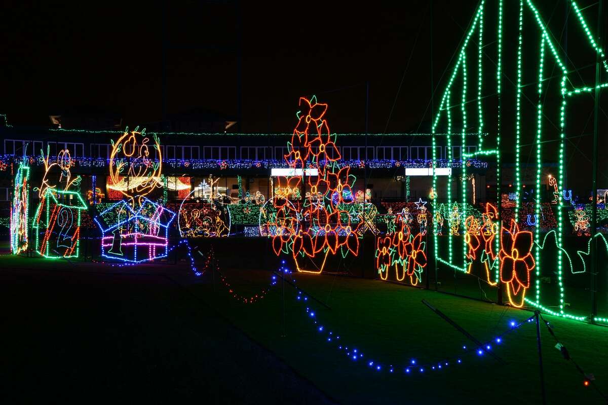 Houston home boasts adorable pug murals for Christmas decorations