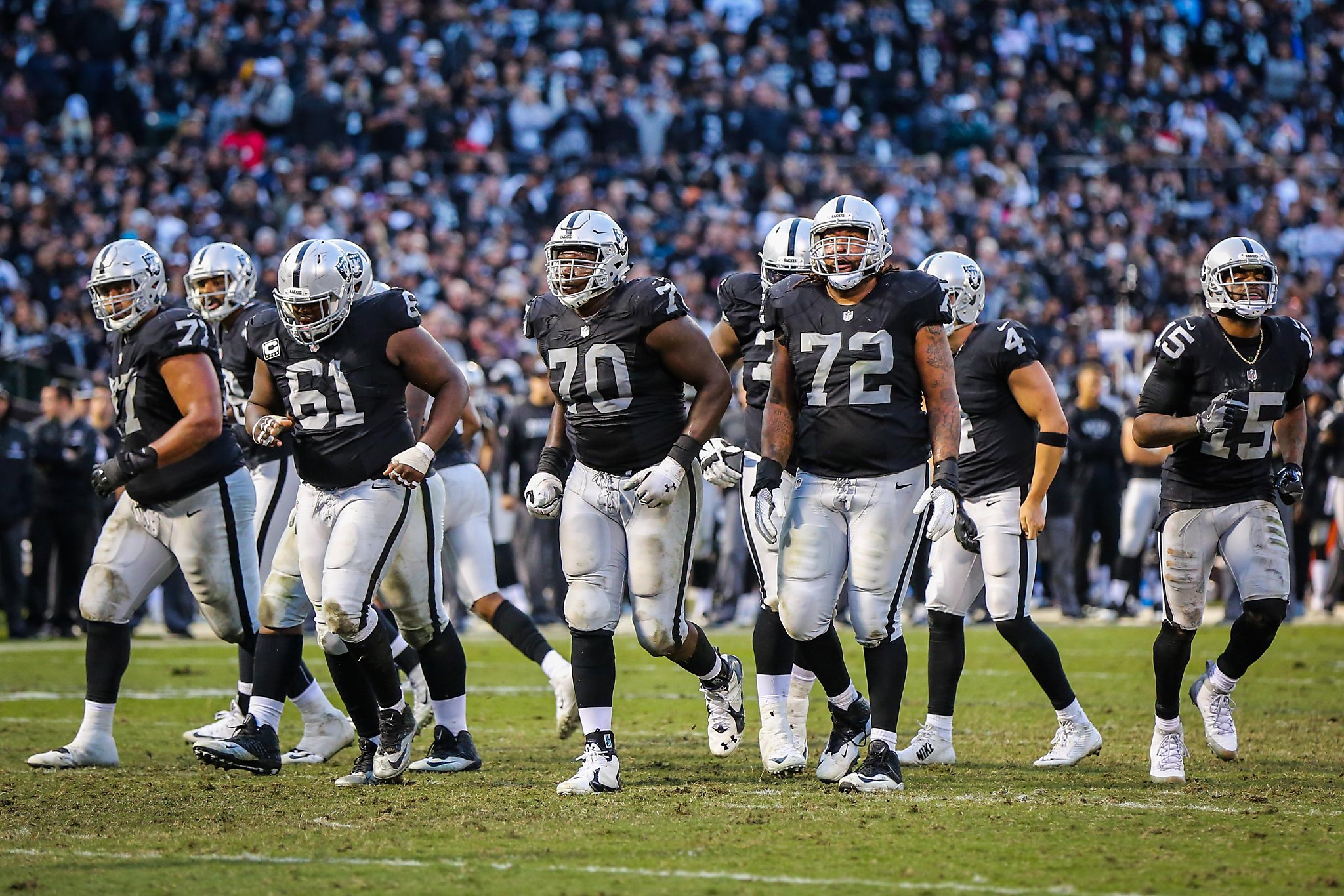 Barber: Offensive line propels Raiders' 31-24 win over Lions