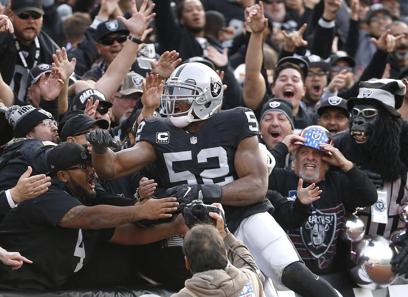 Oakland Raiders defensive end Khalil Mack (52) battles through the