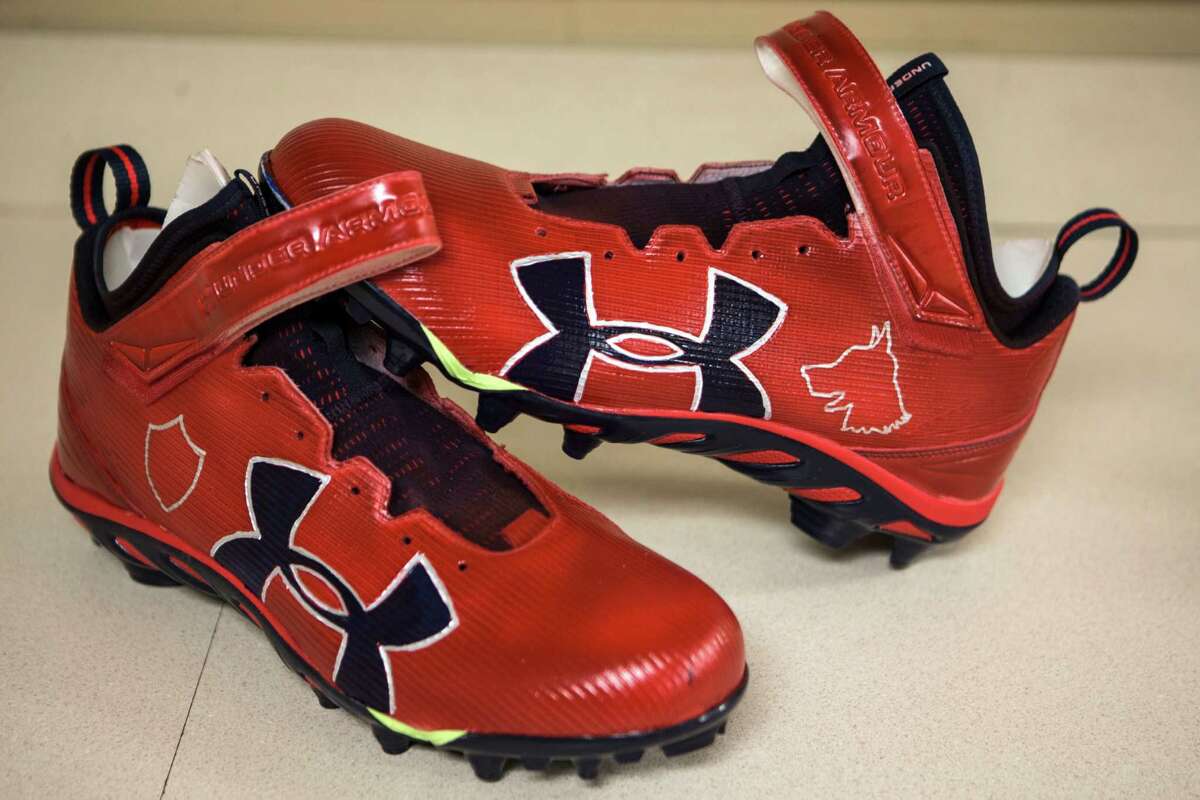best football cleats for a linebacker