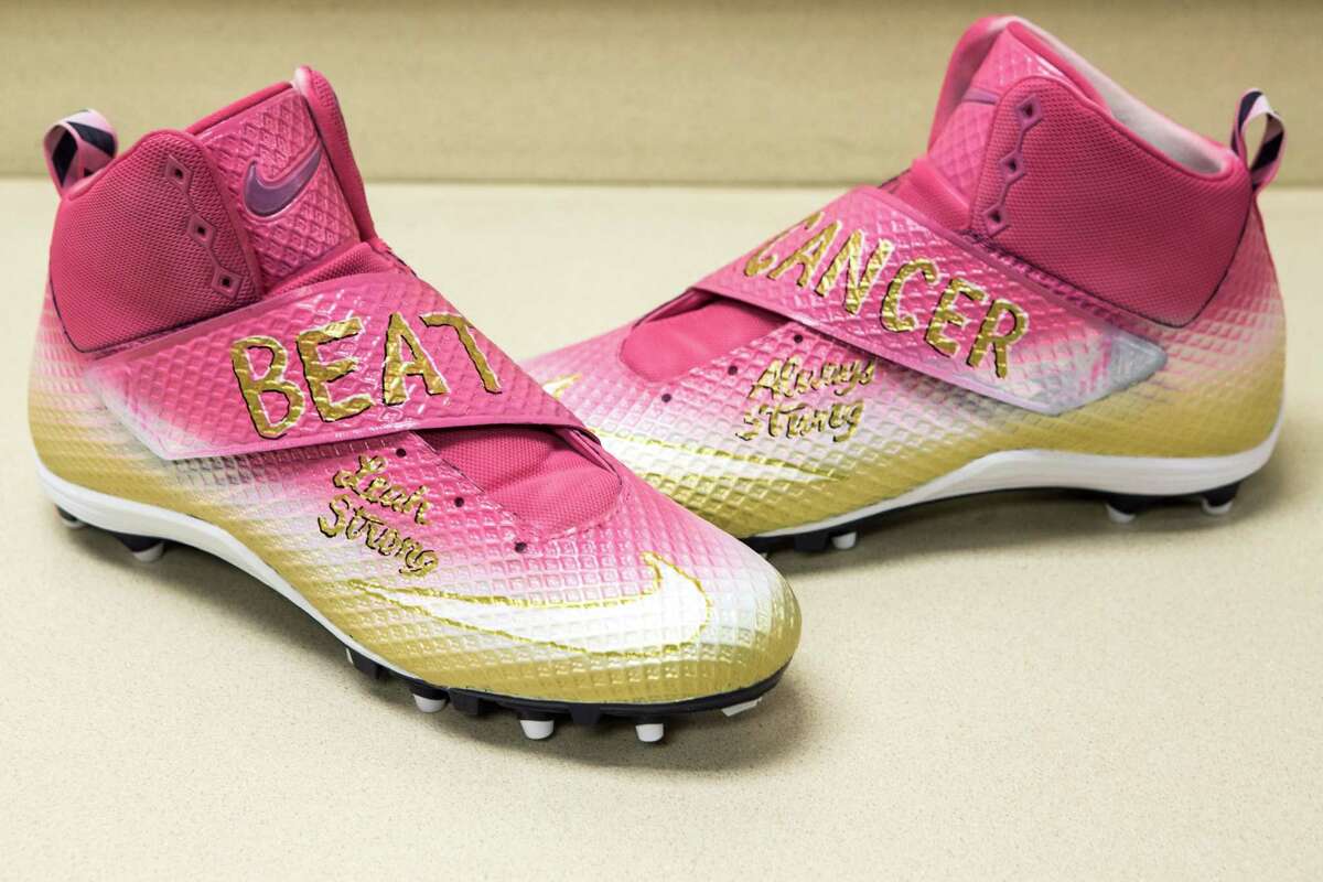 DeAndre Hopkins Raises Domestic Violence Awareness in Custom Cleats