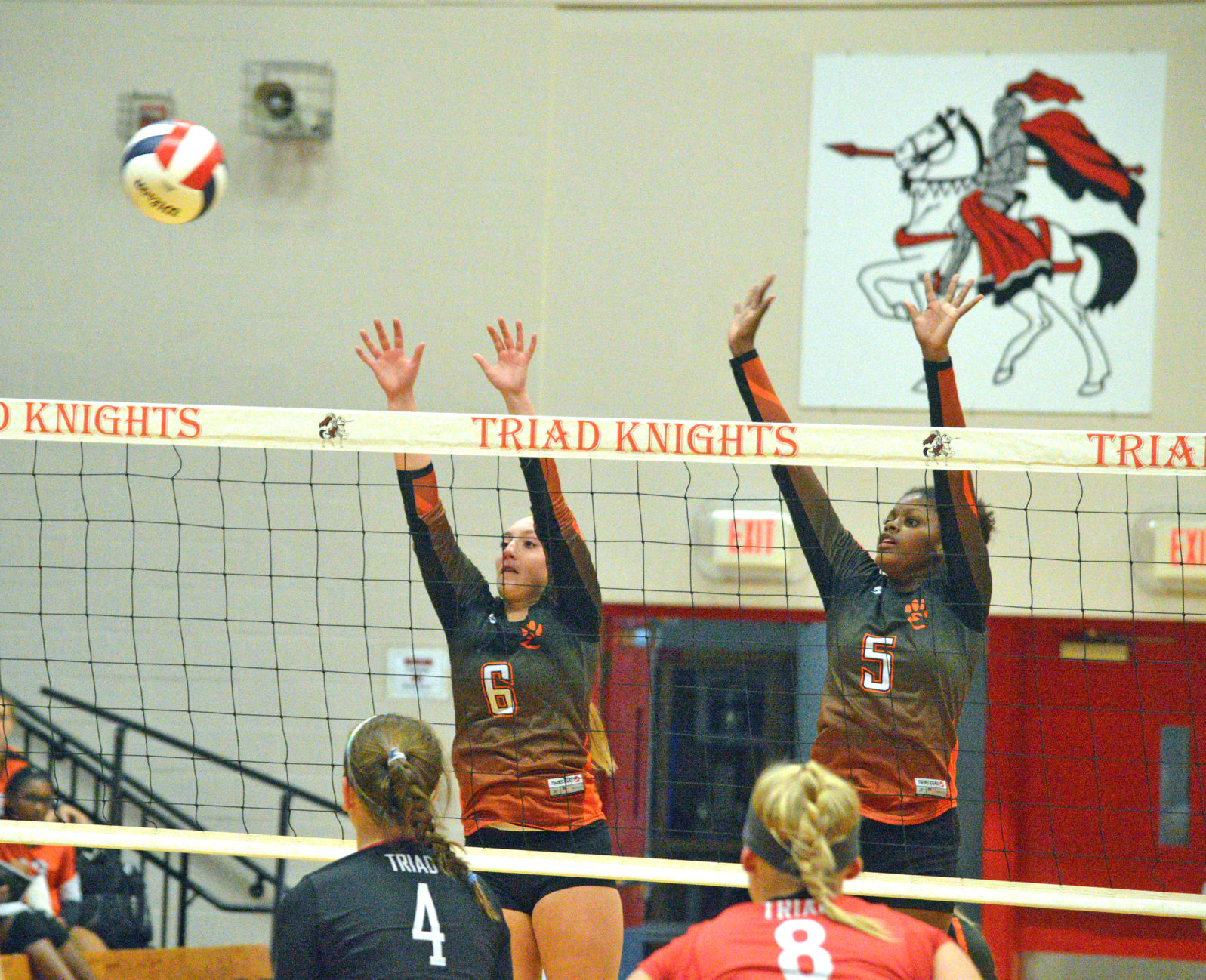 GIRLS' VOLLEYBALL EHS looks sharp in 2game win over Triad