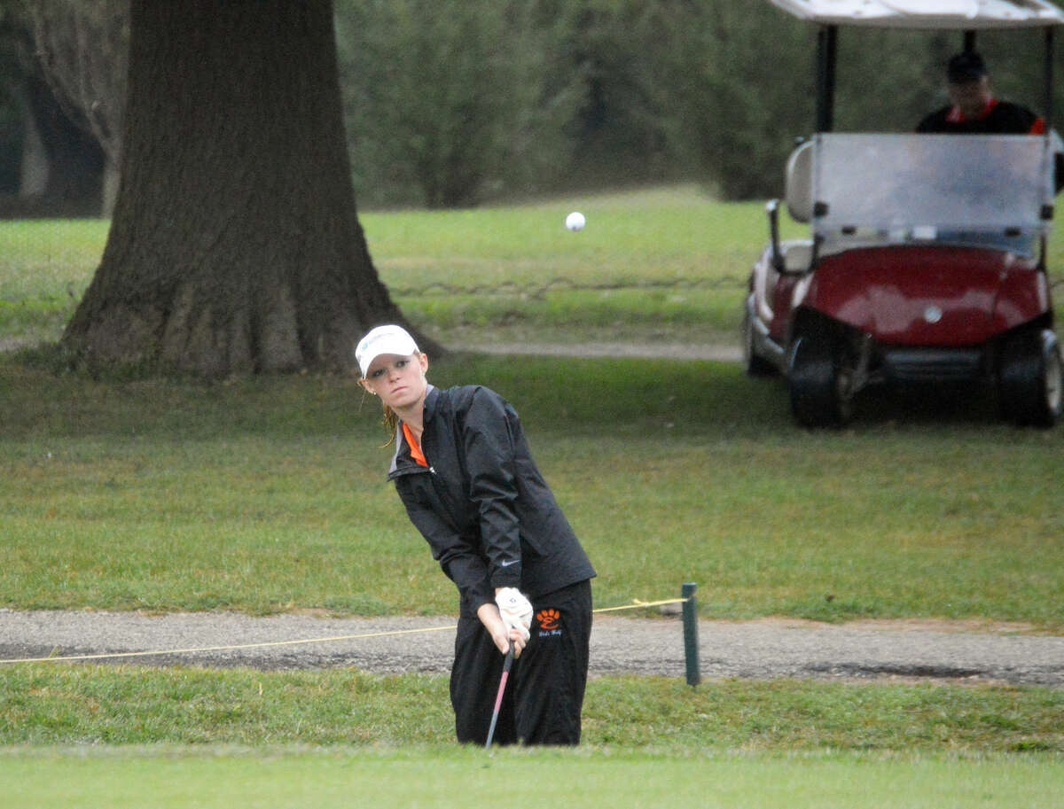 Edwardsville senior Kayla Weinacht hits a shot out of the rough and on to the green on the seventh hole at Oak Brook Golf Club on Thursday.