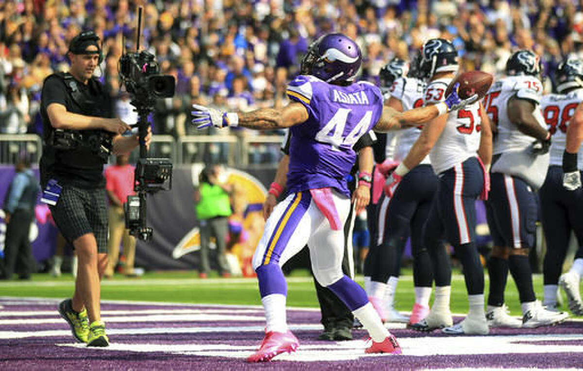 Minnesota Vikings running back Matt Asiata celebrates after scoring on a 1-yard touchdown run during the first half of an NFL football game against the Houston Texans, Sunday, Oct. 9, 2016, in Minneapolis. The Vikings won 31-13. (AP Photo/Andy Clayton-King)