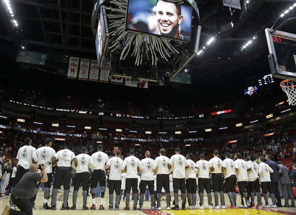 Heat pay tribute to Jose Fernandez with shirts, silence