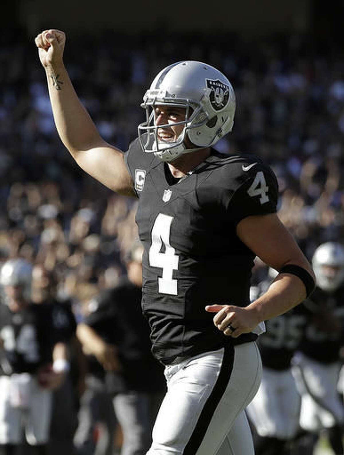 Raiders take advantage of Chargers mistakes in 34-31 win