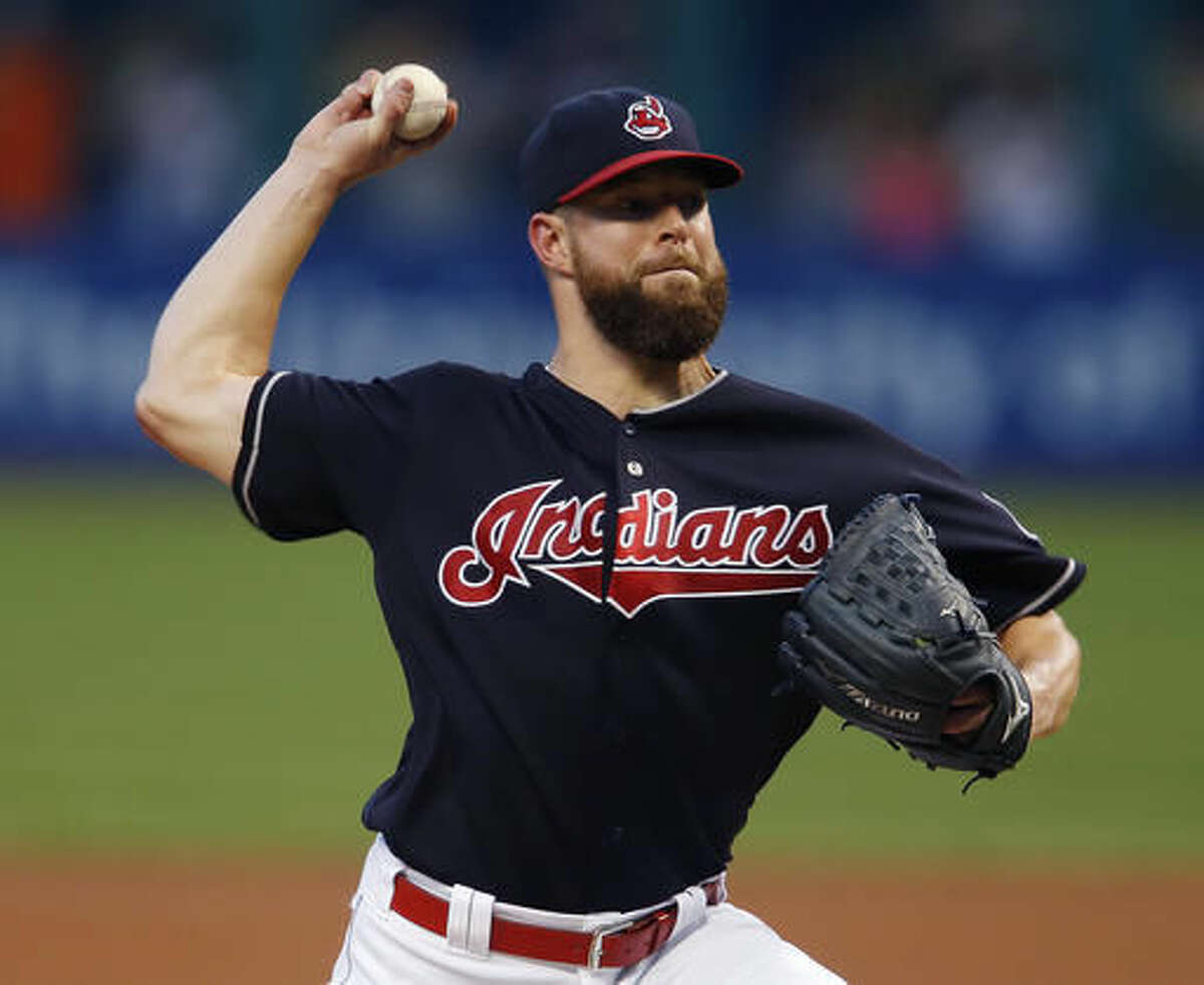 Kluber extends win streak to 6, Indians top Rangers 12-1