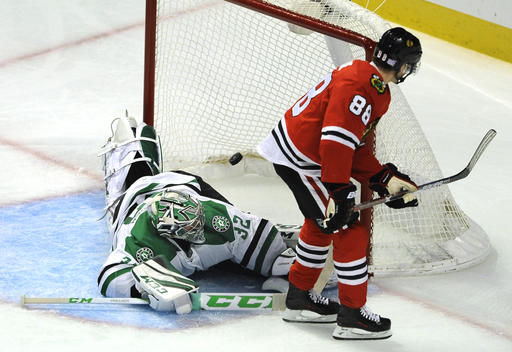 Hossa's OT Goal Lifts Blackhawks Past Stars 4-3