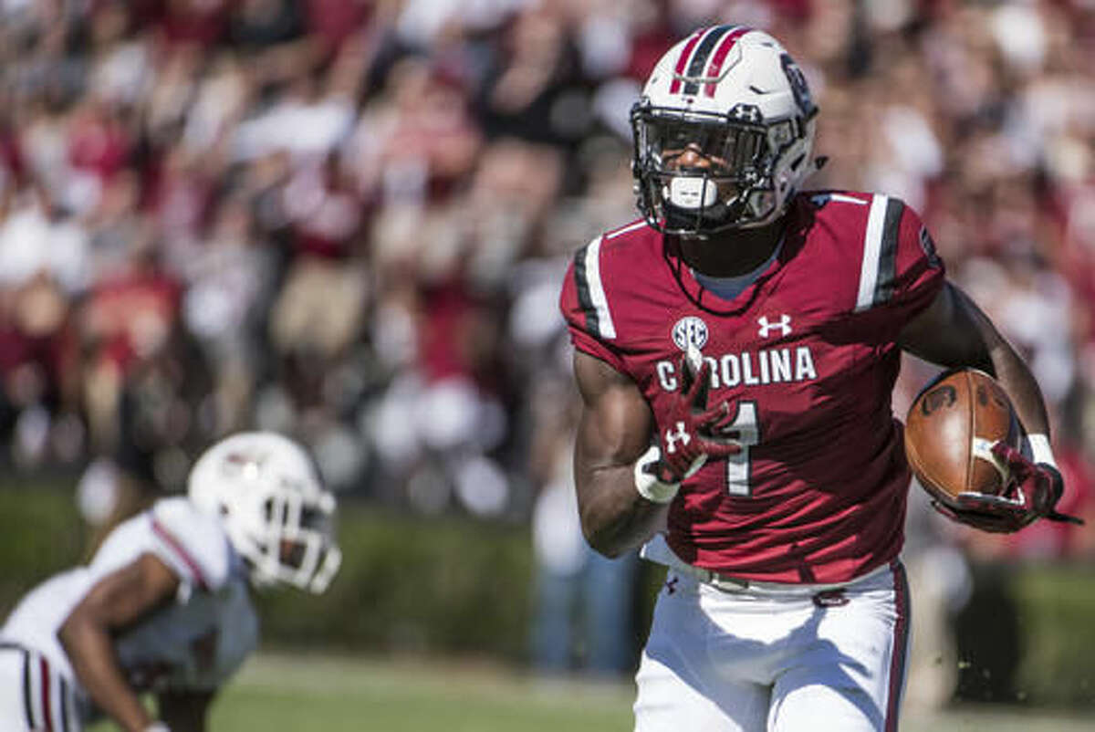 South Carolina wide receiver Deebo Samuel (1) picks up yardage against the Massachusetts defense during the first half of an NCAA college football game Saturday, Oct. 22, 2016, in Columbia, S.C. (AP Photo/Sean Rayford)