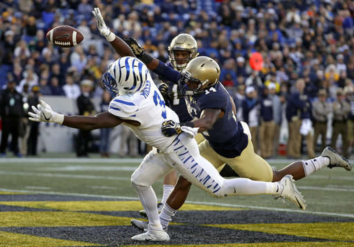 Memphis wide receiver Anthony Miller, left, is unable to hold onto a pass-attempt in the end zone as he is pressured by Navy cornerback Elijah Merchant (14) and safety Alohi Gilman in the first half of an NCAA college football game in Annapolis, Md., Saturday, Oct. 22, 2016. (AP Photo/Patrick Semansky)