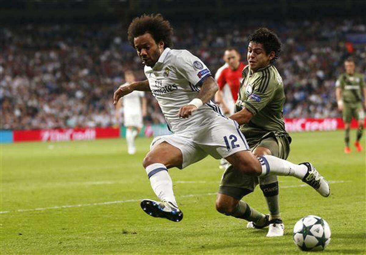 Real Madrid's Marcelo fights for the ball against Legia's Guilherme during a Champions League, Group F soccer match between Real Madrid and Legia Warsaw, at the Santiago Bernabeu stadium in Madrid, Tuesday, Oct. 18, 2016. (AP Photo/Daniel Ochoa de Olza)